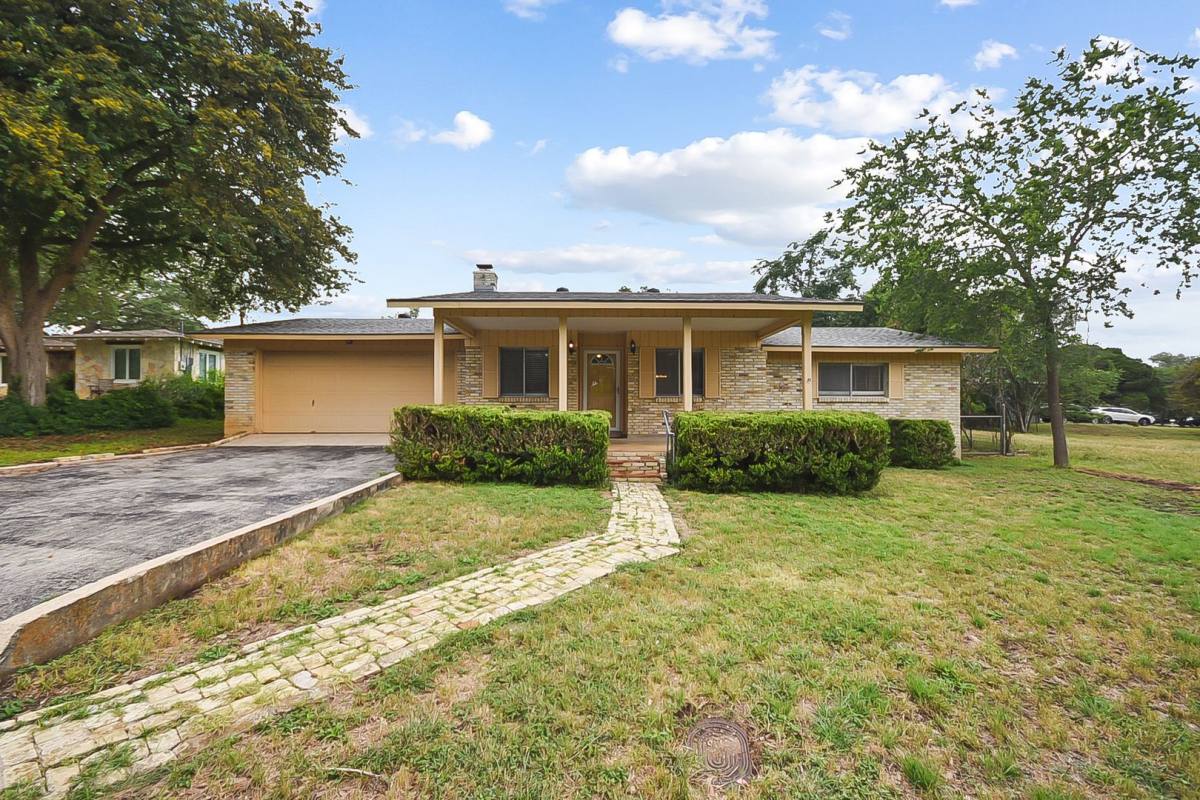 House for rent at 185 Oklahoma Ave, New Braunfels, TX 78130