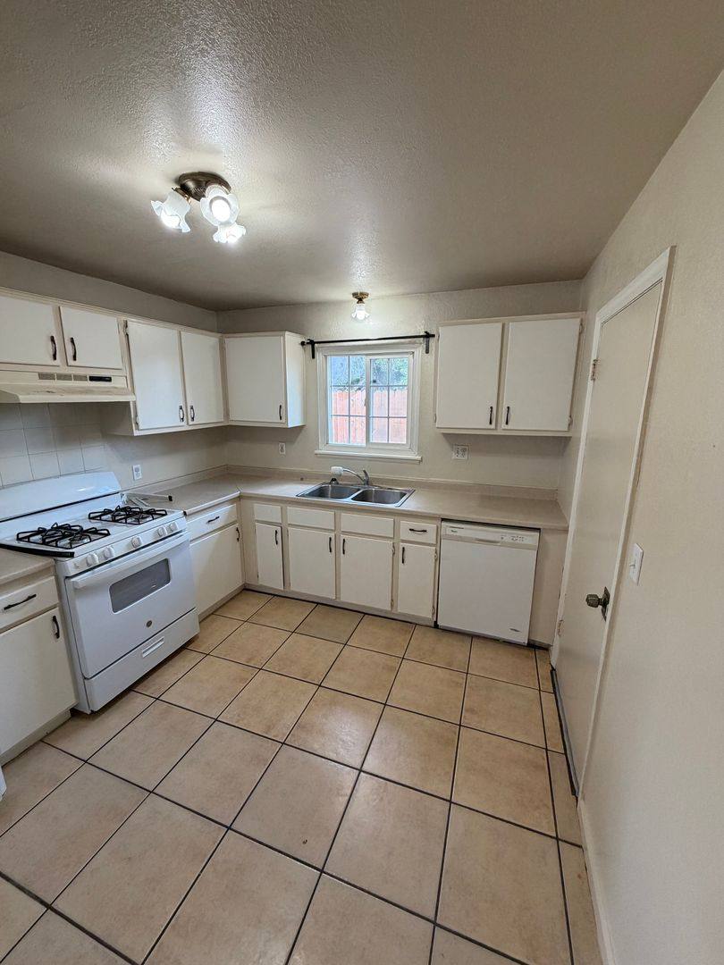 Apartment for rent at 1925 1933 11th Ave, Olivehurst, CA 95961