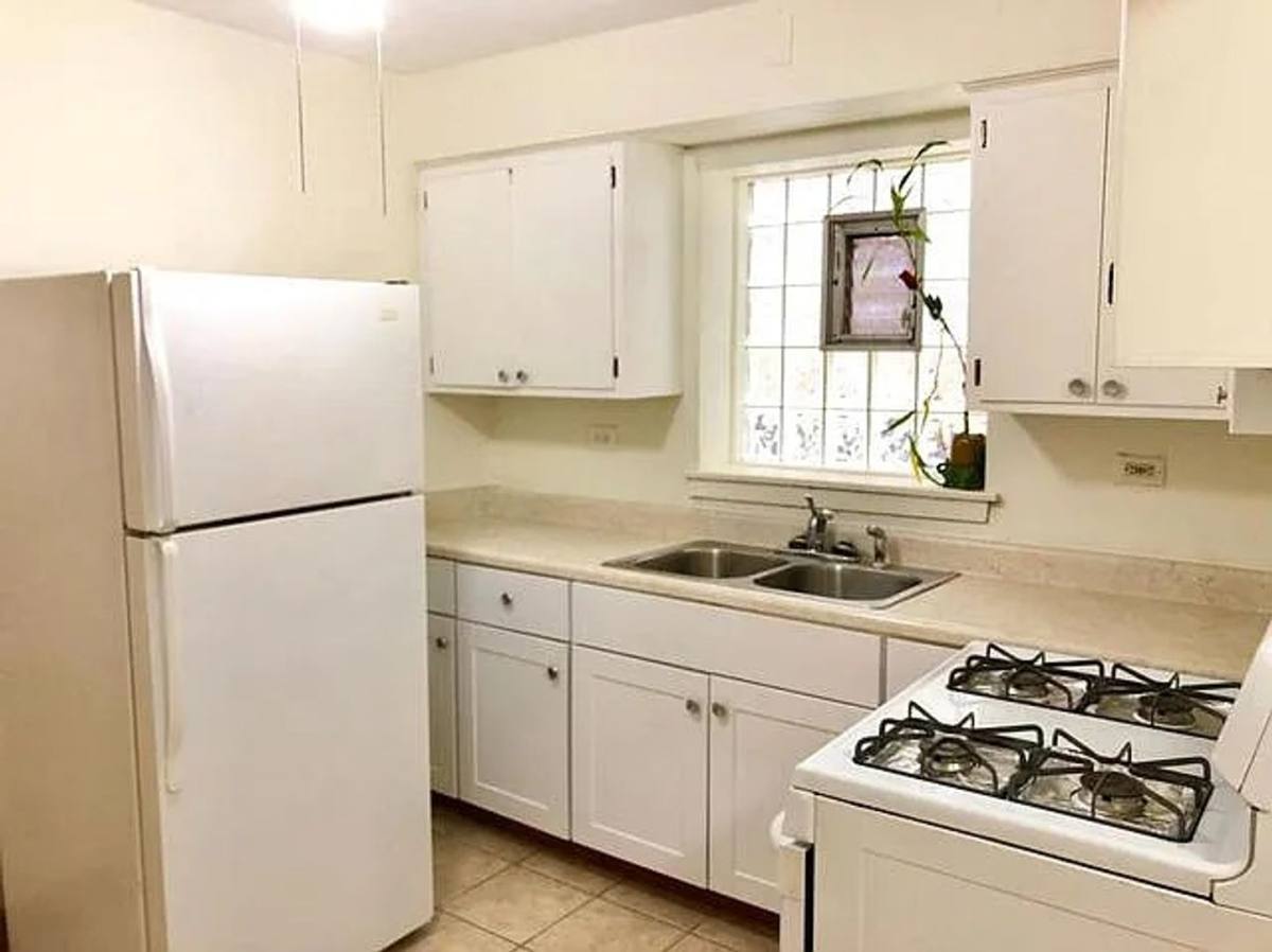 Apartment for rent at 1829 Grove Ave #G, Berwyn, IL 60402