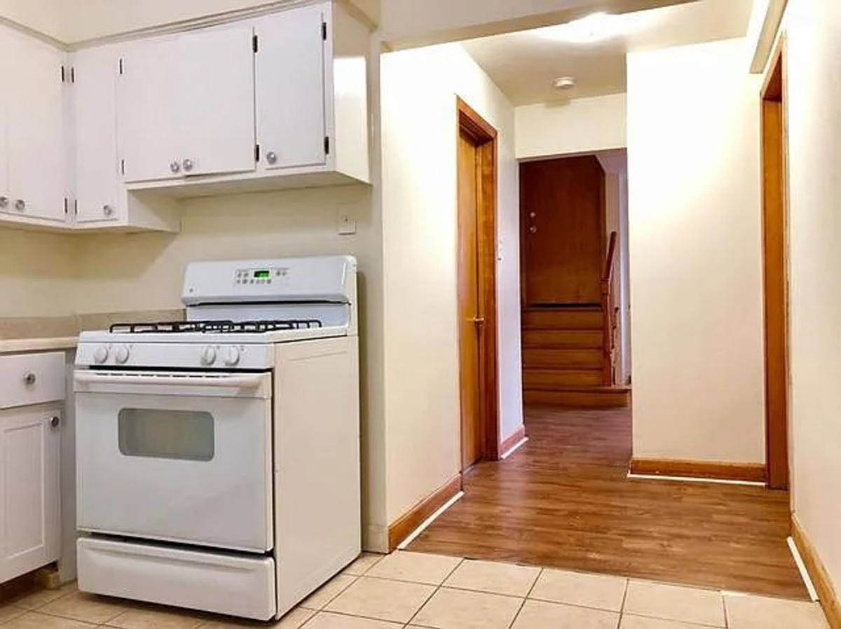 Apartment for rent at 1829 Grove Ave #G, Berwyn, IL 60402