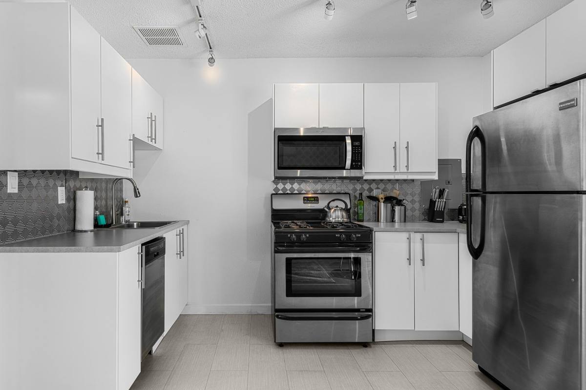 Apartment for rent at 1530 E Palm Canyon Dr, Palm Springs, CA 92264