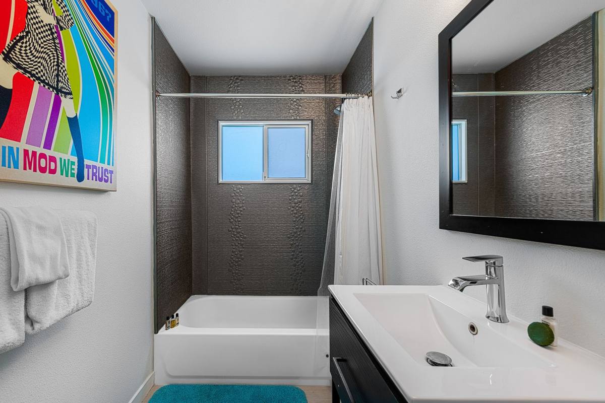 Apartment for rent at 1530 E Palm Canyon Dr, Palm Springs, CA 92264