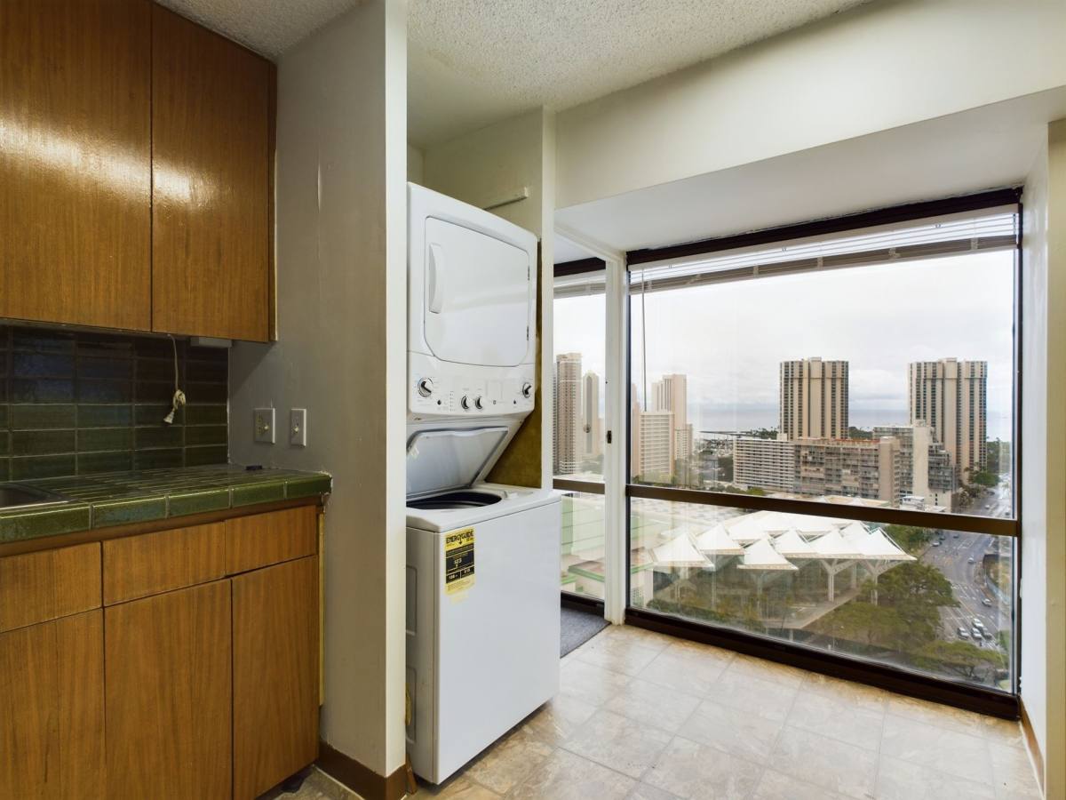Apartment for rent at 1750 Kalakaua Ave, Honolulu, HI 96826