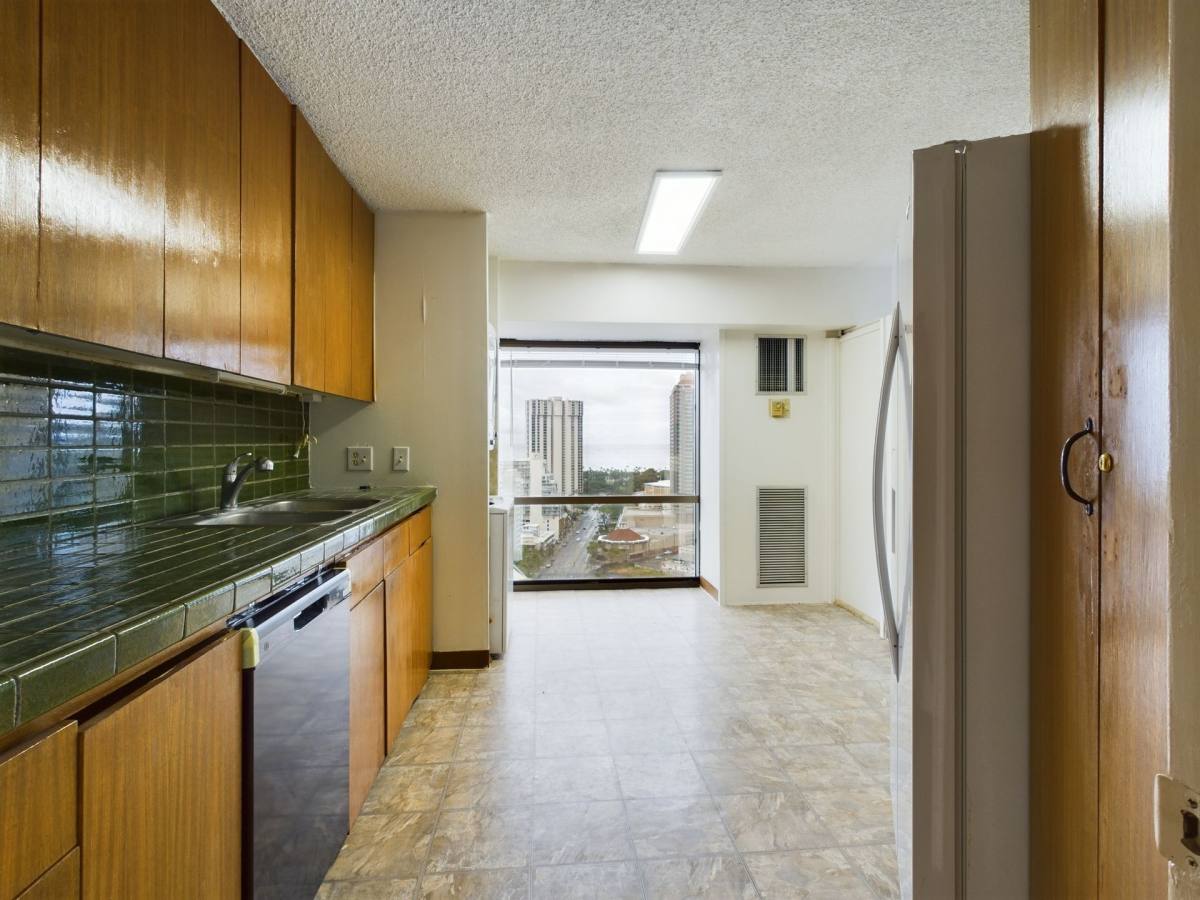 Apartment for rent at 1750 Kalakaua Ave, Honolulu, HI 96826
