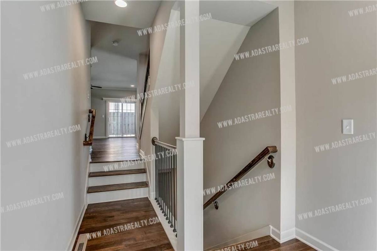 Townhouse for rent at 15852 Valley View Dr, Overland Park, KS 66223