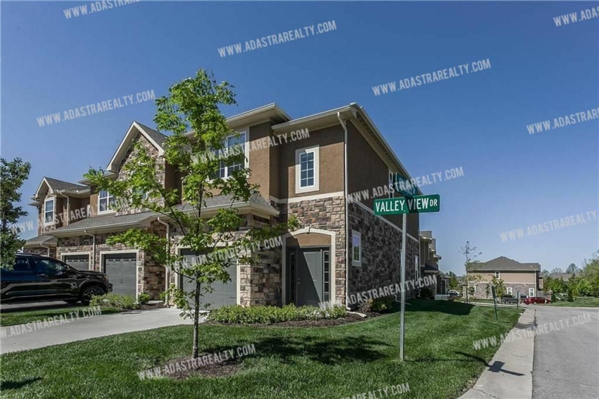 Townhouse for rent at 15852 Valley View Dr, Overland Park, KS 66223
