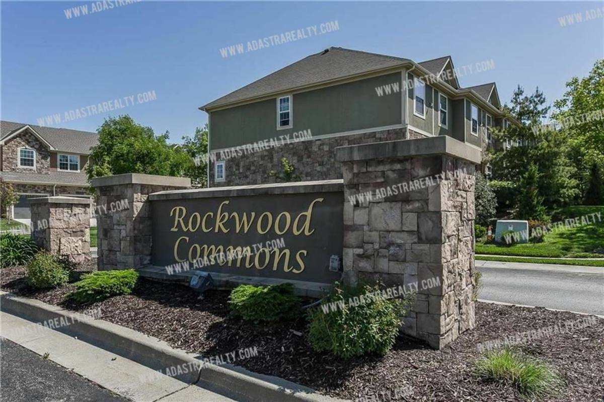 Townhouse for rent at 15852 Valley View Dr, Overland Park, KS 66223