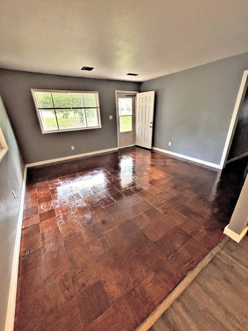 House for rent at 1006 Danville Rd, Decatur, AL 35601
