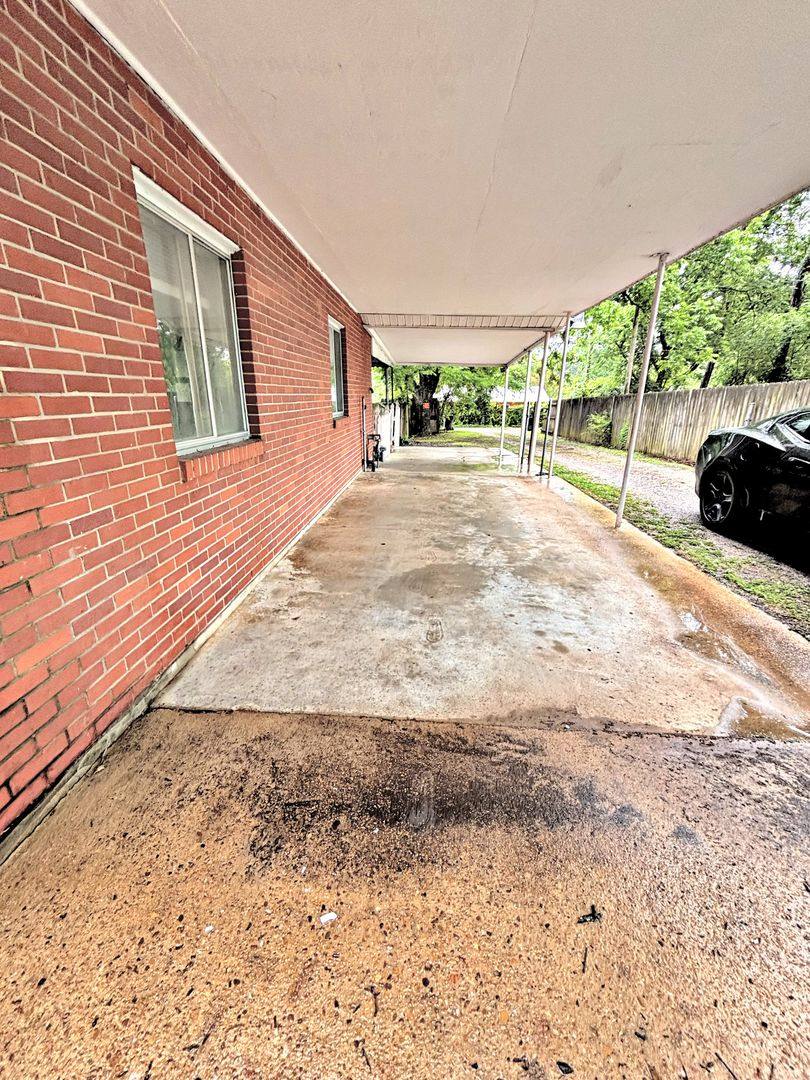 House for rent at 1006 Danville Rd, Decatur, AL 35601