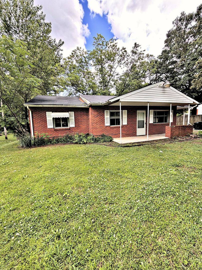 House for rent at 1006 Danville Rd, Decatur, AL 35601