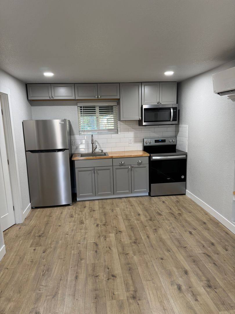 Apartment for rent at 655 Rogue River Highway, Gold Hill, OR 97525