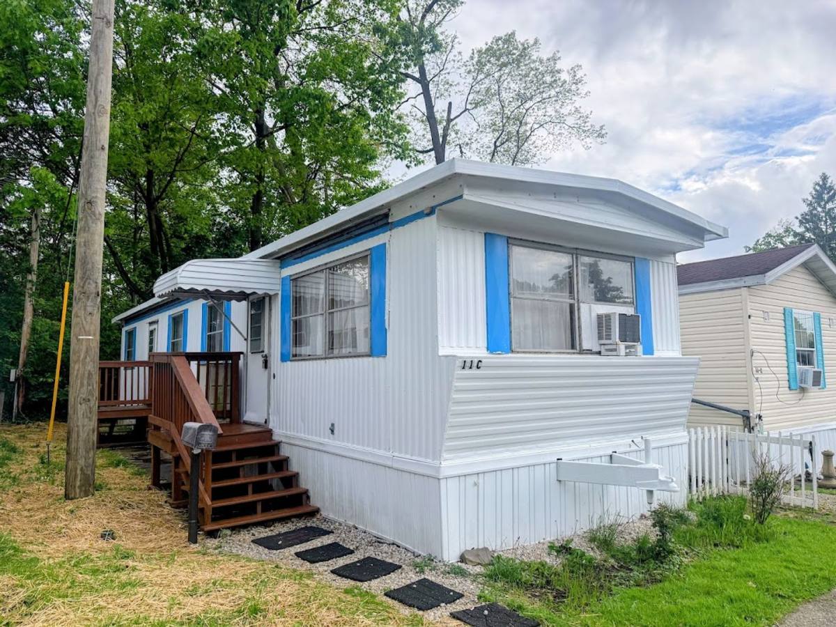 Apartment for rent at 465 Canton Rd, Akron, OH 44312
