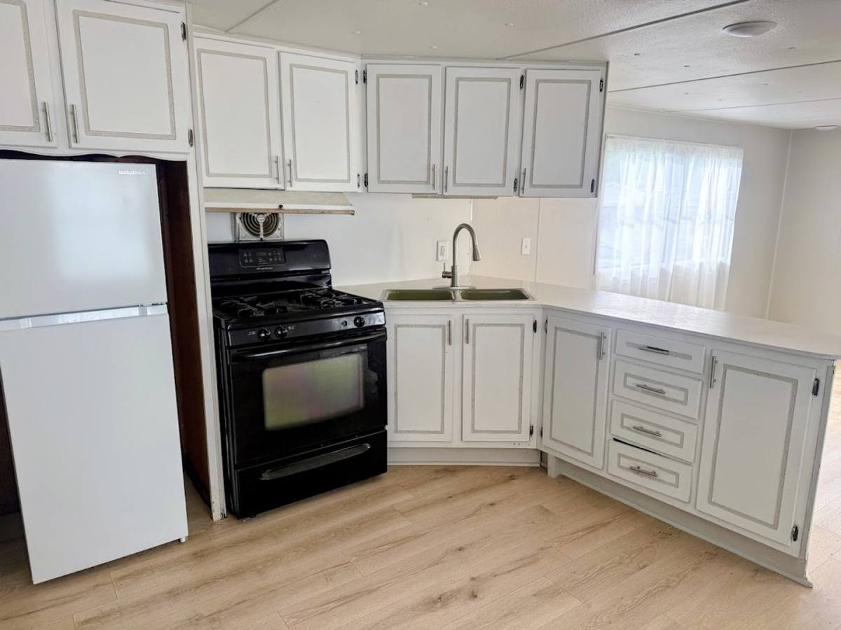 Apartment for rent at 465 Canton Rd, Akron, OH 44312