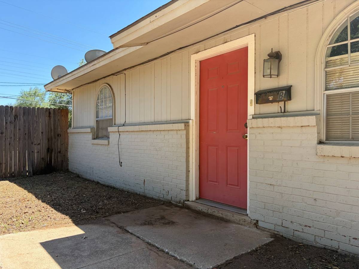 Townhouse for rent at 2419 31st St, Lubbock, TX 79411