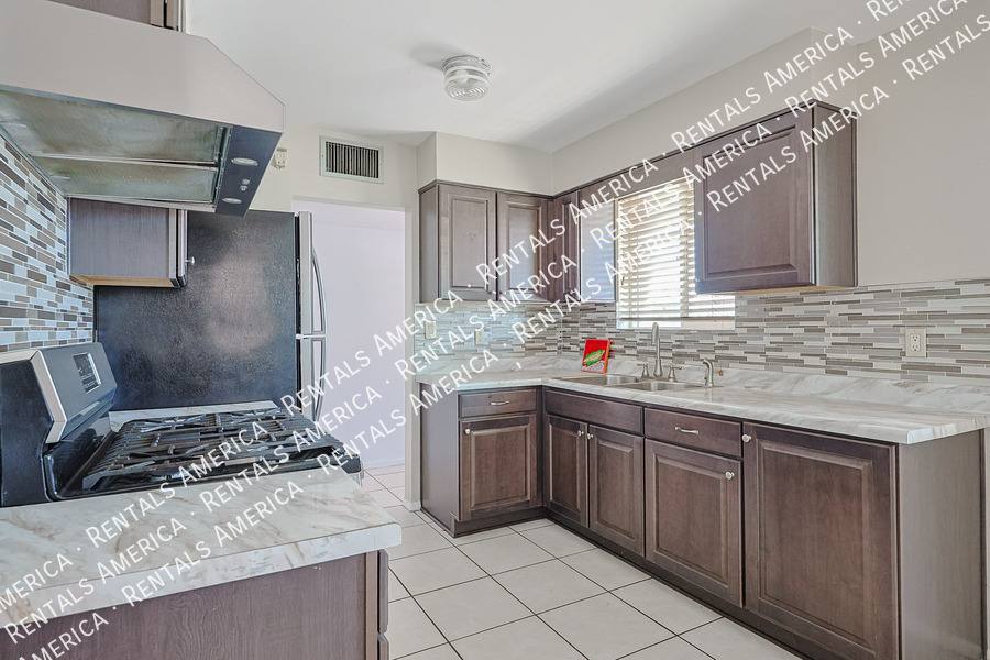 House for rent at 2114 W Myrtle Ave, Phoenix, AZ 85021