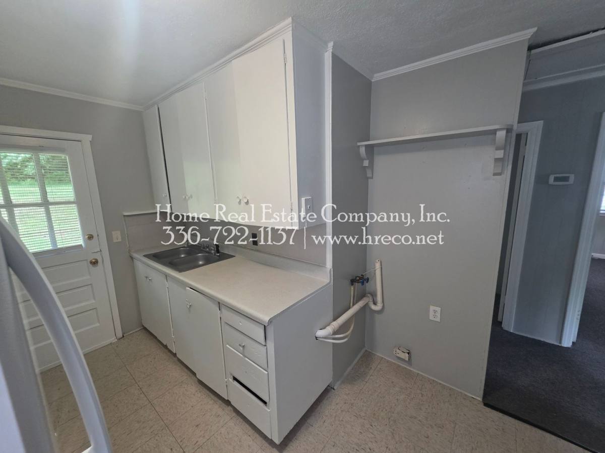 Apartment for rent at 921 Taft St, Winston Salem, NC 27105
