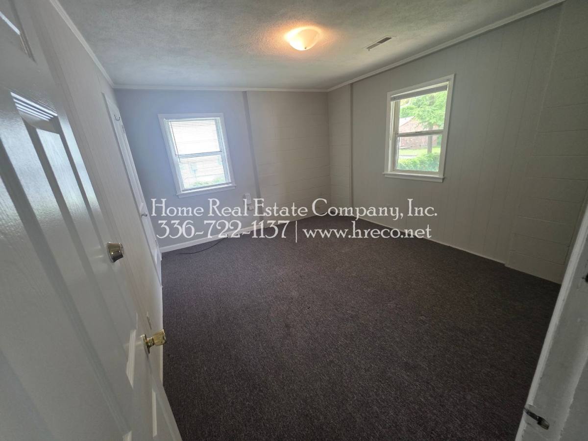 Apartment for rent at 921 Taft St, Winston Salem, NC 27105