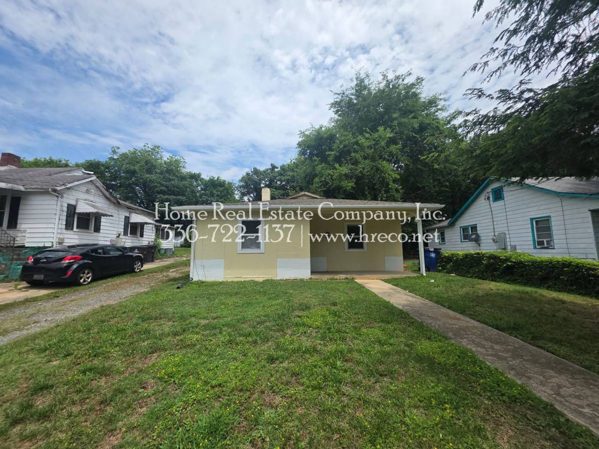 Apartment for rent at 921 Taft St, Winston Salem, NC 27105