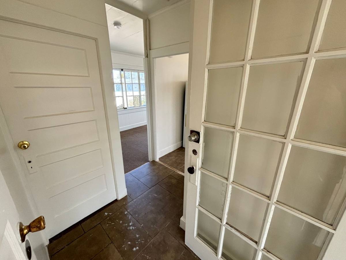 Apartment for rent at 1003 3rd Ave, Honolulu, HI 96816