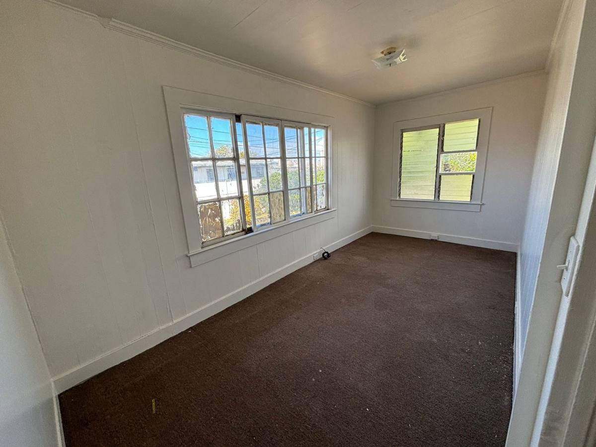Apartment for rent at 1003 3rd Ave, Honolulu, HI 96816