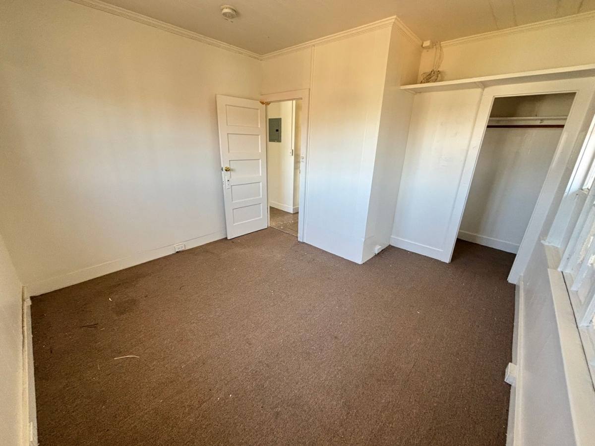 Apartment for rent at 1003 3rd Ave, Honolulu, HI 96816