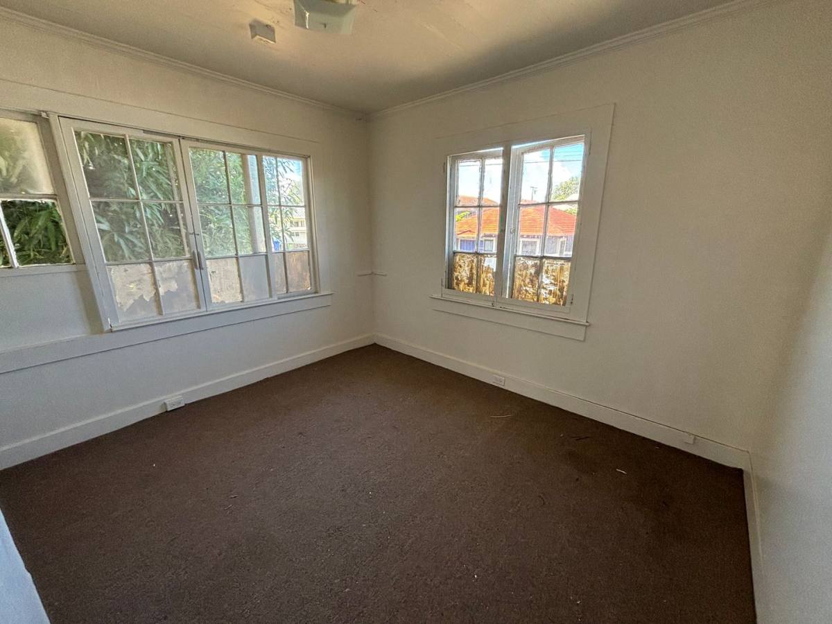 Apartment for rent at 1003 3rd Ave, Honolulu, HI 96816