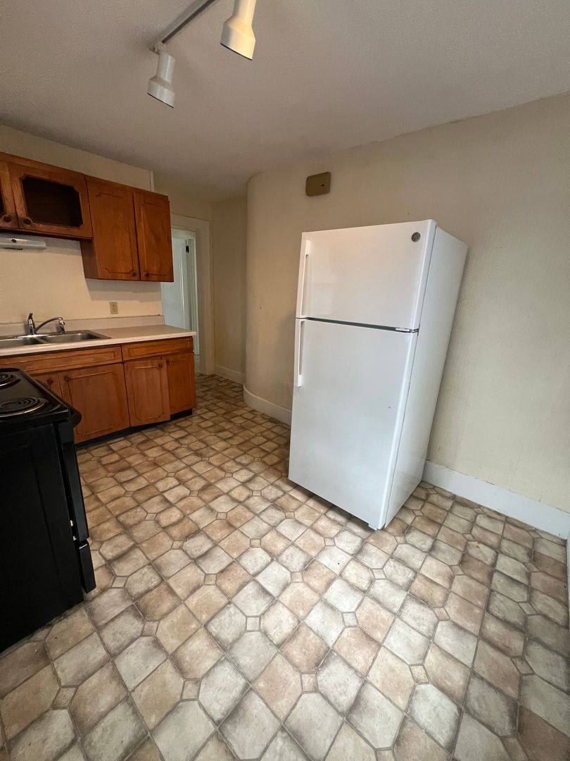 Apartment for rent at 436 W Cook, Springfield, IL 62704