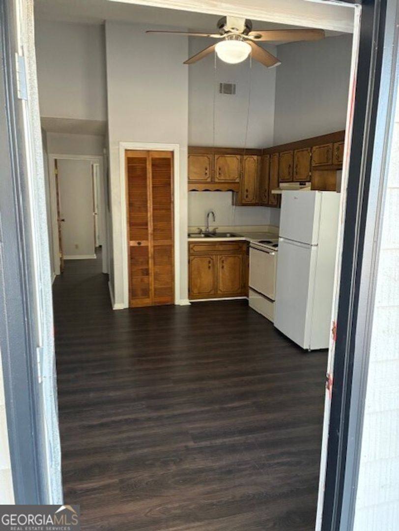 Apartment for rent at 421 W King Ave, Kingsland, GA 31548