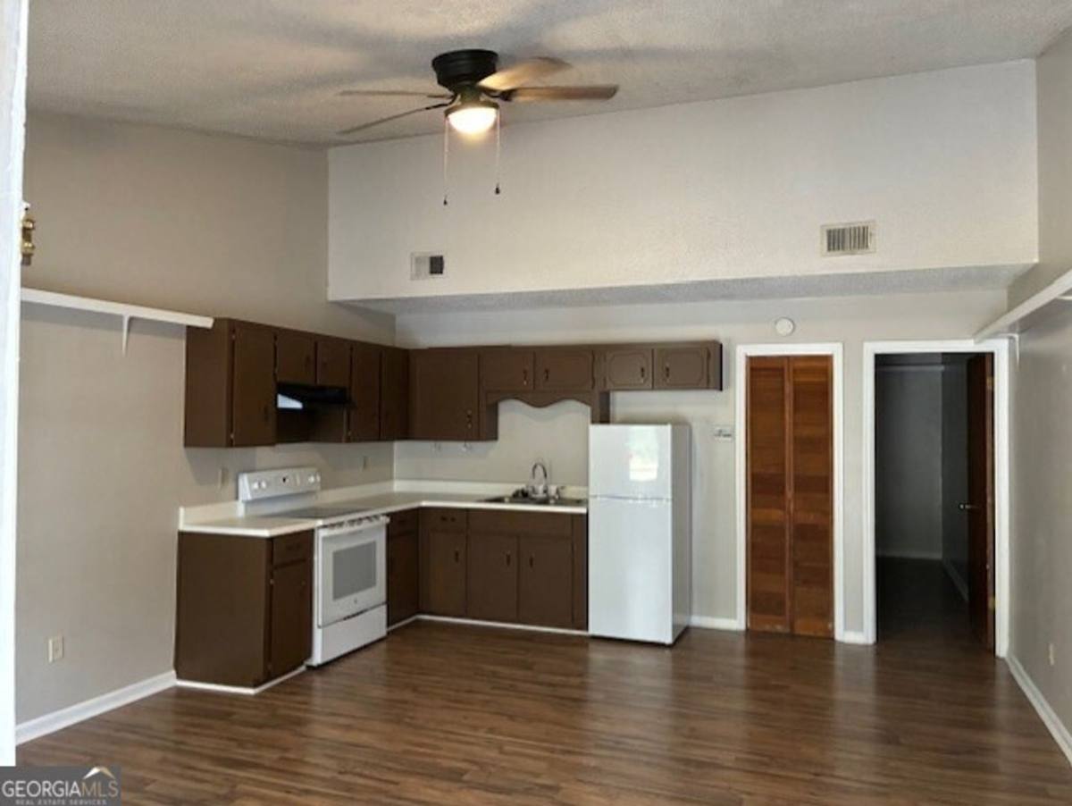 Apartment for rent at 421 W King Ave, Kingsland, GA 31548