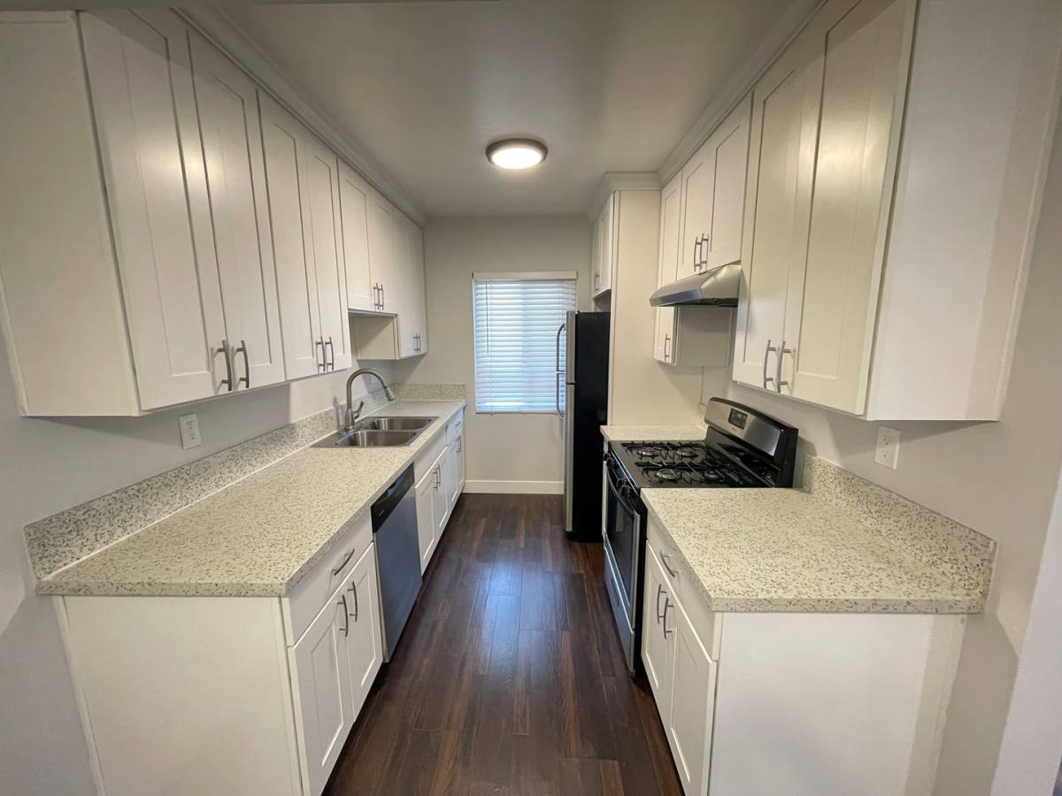 Apartment for rent at 7731-7737 Romaine St, Los Angeles, CA 90046
