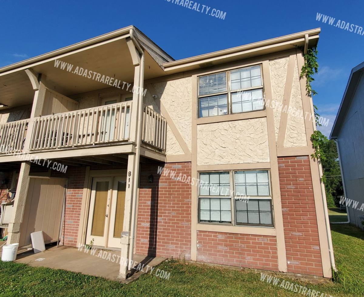 Apartment for rent at 809 N Washington St, Spring Hill, KS 66083