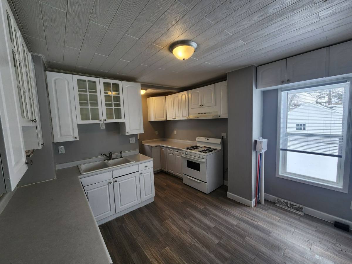 House for rent at 2809 Main St, Davenport, IA 52803