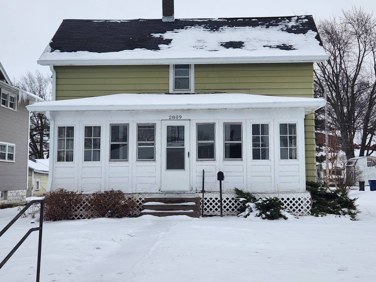 House for rent at 2809 Main St, Davenport, IA 52803