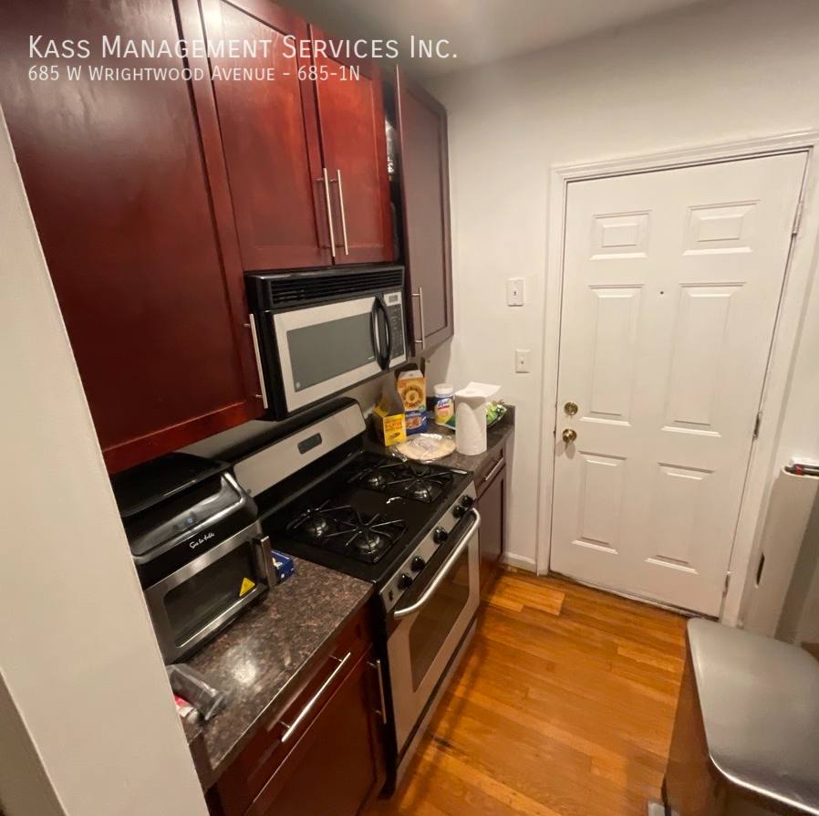 Apartment for rent at 685 W Wrightwood Ave #1N, Chicago, IL 60614