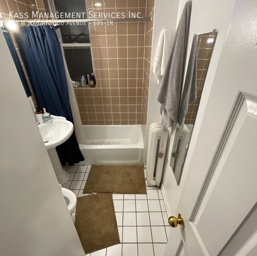 Apartment for rent at 685 W Wrightwood Ave #1N, Chicago, IL 60614