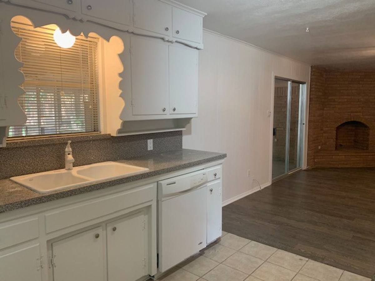 House for rent at 2820 Southgate Dr, Fort Worth, TX 76133