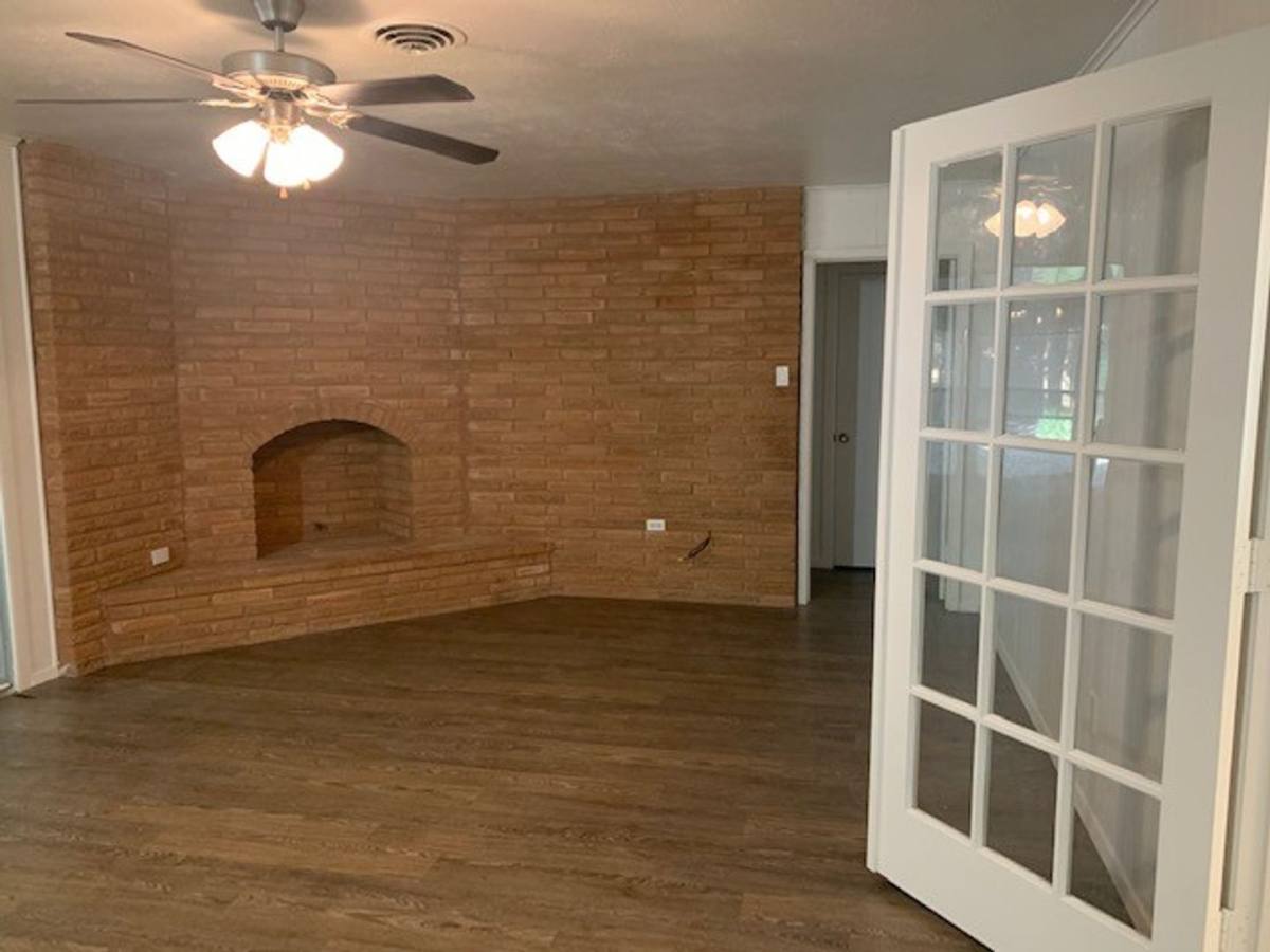House for rent at 2820 Southgate Dr, Fort Worth, TX 76133