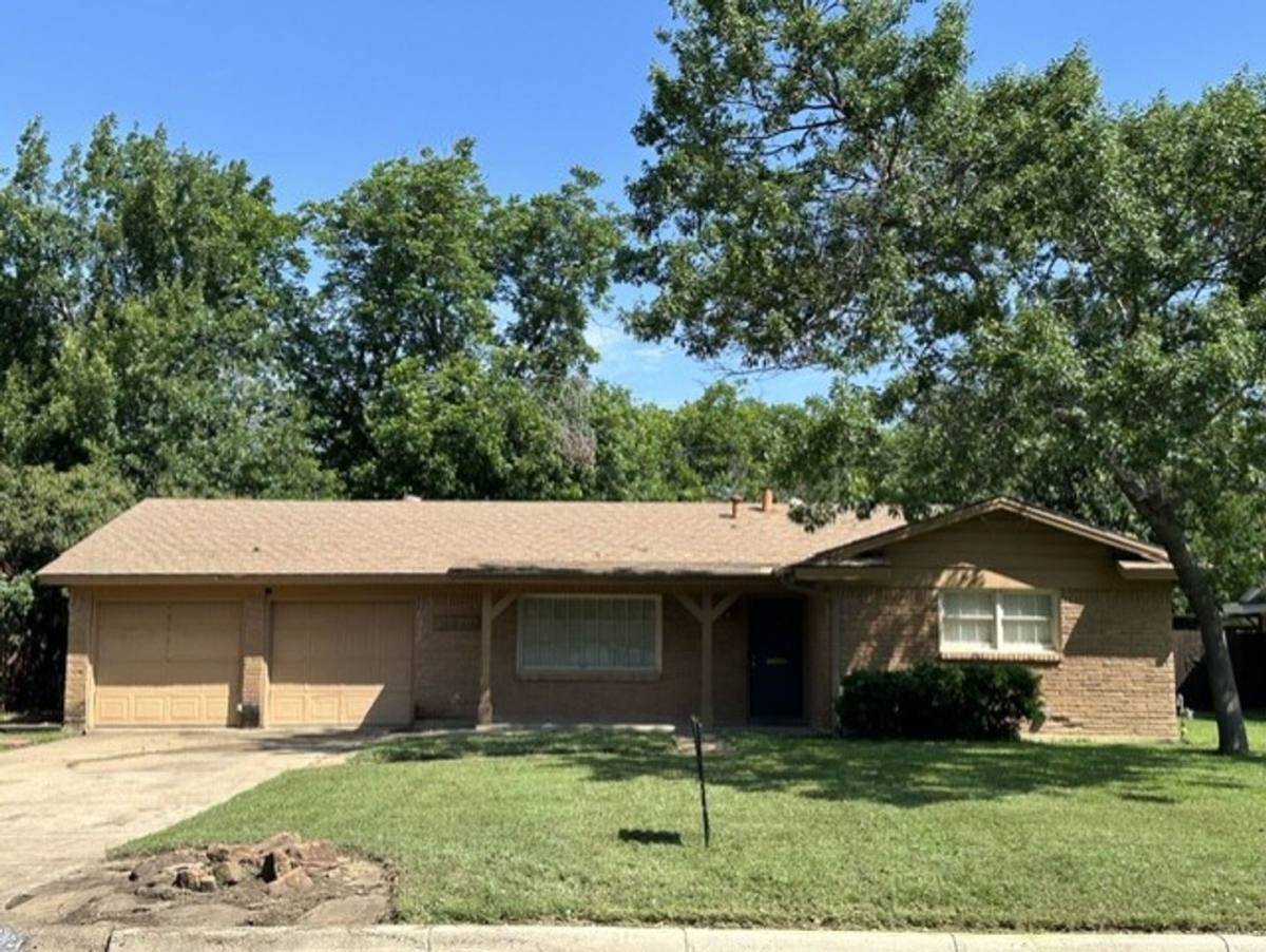 House for rent at 2820 Southgate Dr, Fort Worth, TX 76133
