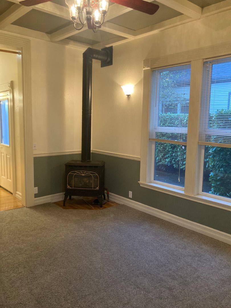 Apartment for rent at 1105 1st Ave NE, Albany, OR 97321
