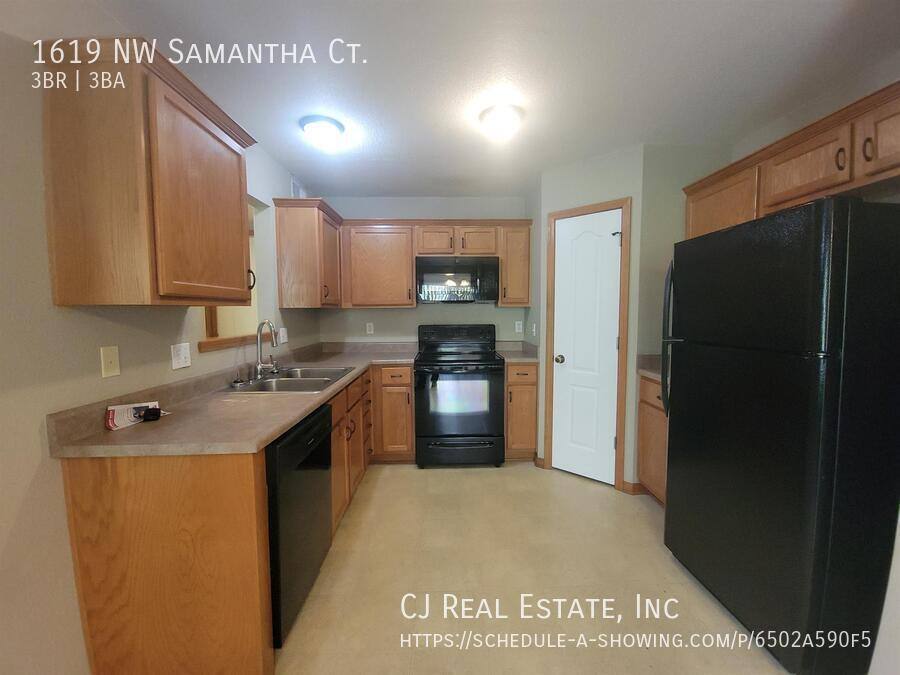 Townhouse for rent at 1619 NW Samantha Court, Blue Springs, MO 64015