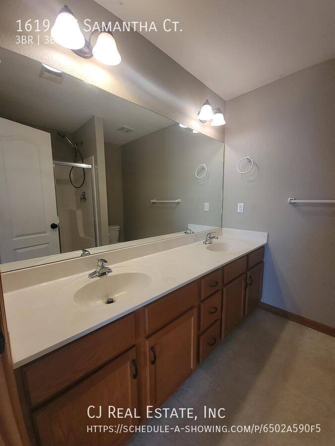 Townhouse for rent at 1619 NW Samantha Court, Blue Springs, MO 64015