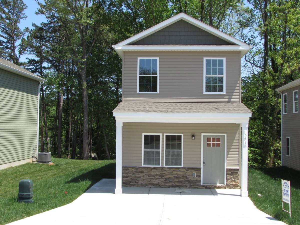 House for rent at 1094 20th St NE, Hickory, NC 28601