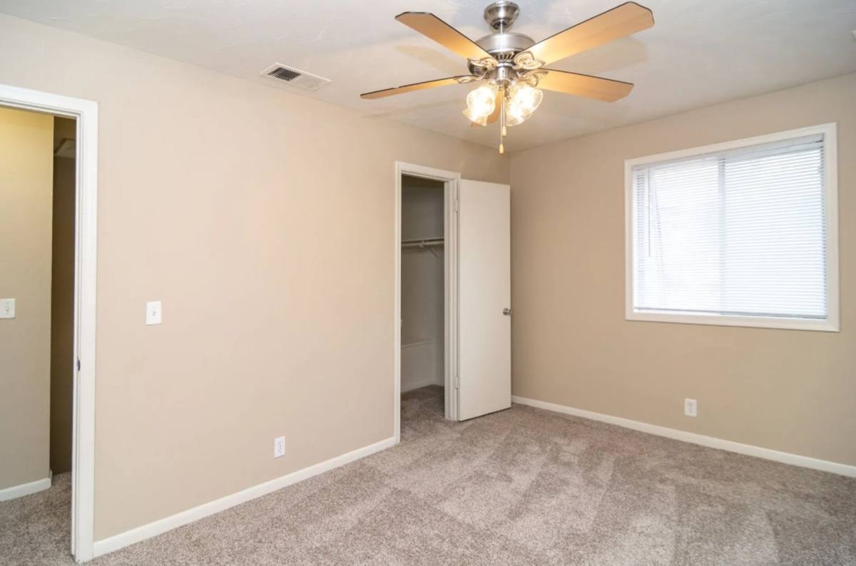 Townhouse for rent at 3625 N 112th Ave, Omaha, NE 68164
