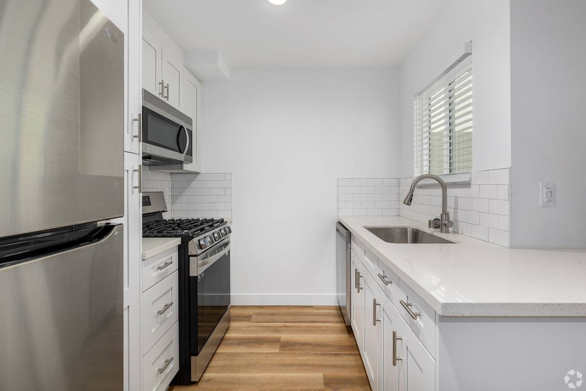 Townhouse for rent at 3630 Midvale Ave #1, Los Angeles, CA 90034