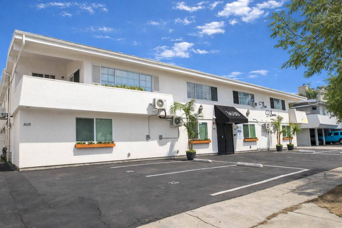 Townhouse for rent at 3630 Midvale Ave #1, Los Angeles, CA 90034