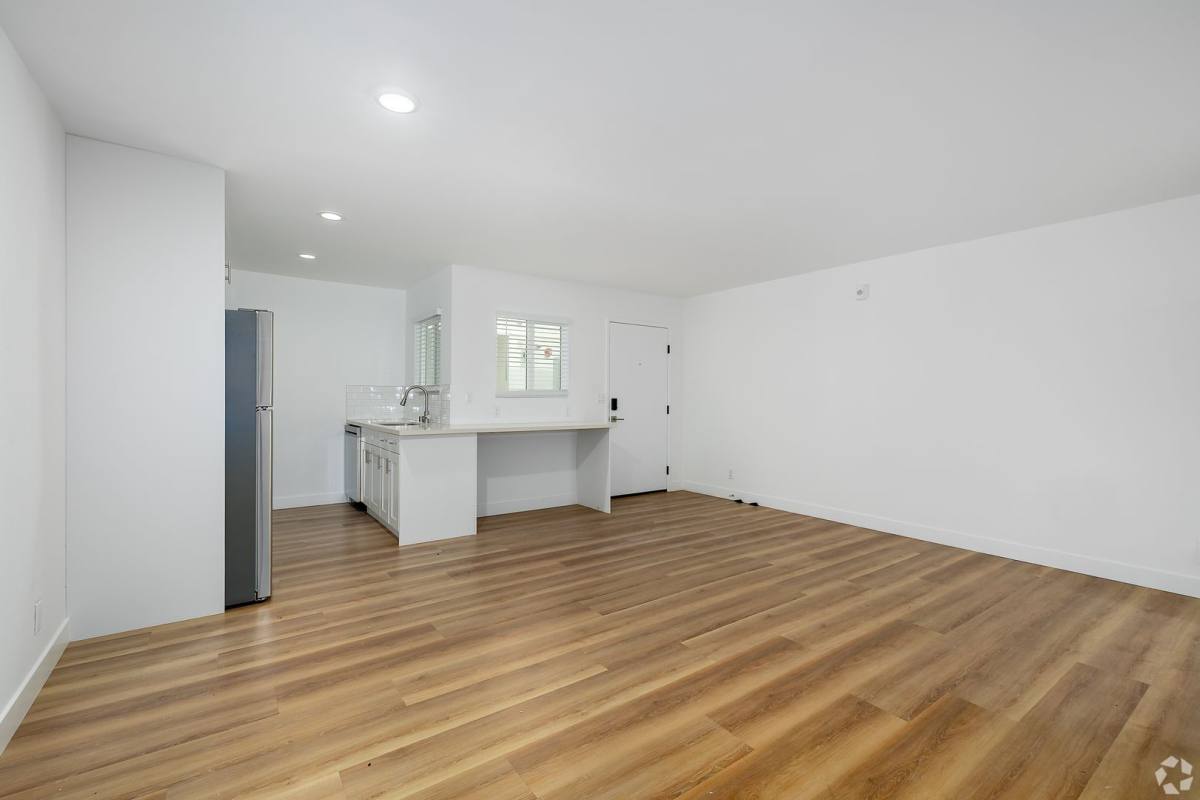 Townhouse for rent at 3630 Midvale Ave #1, Los Angeles, CA 90034