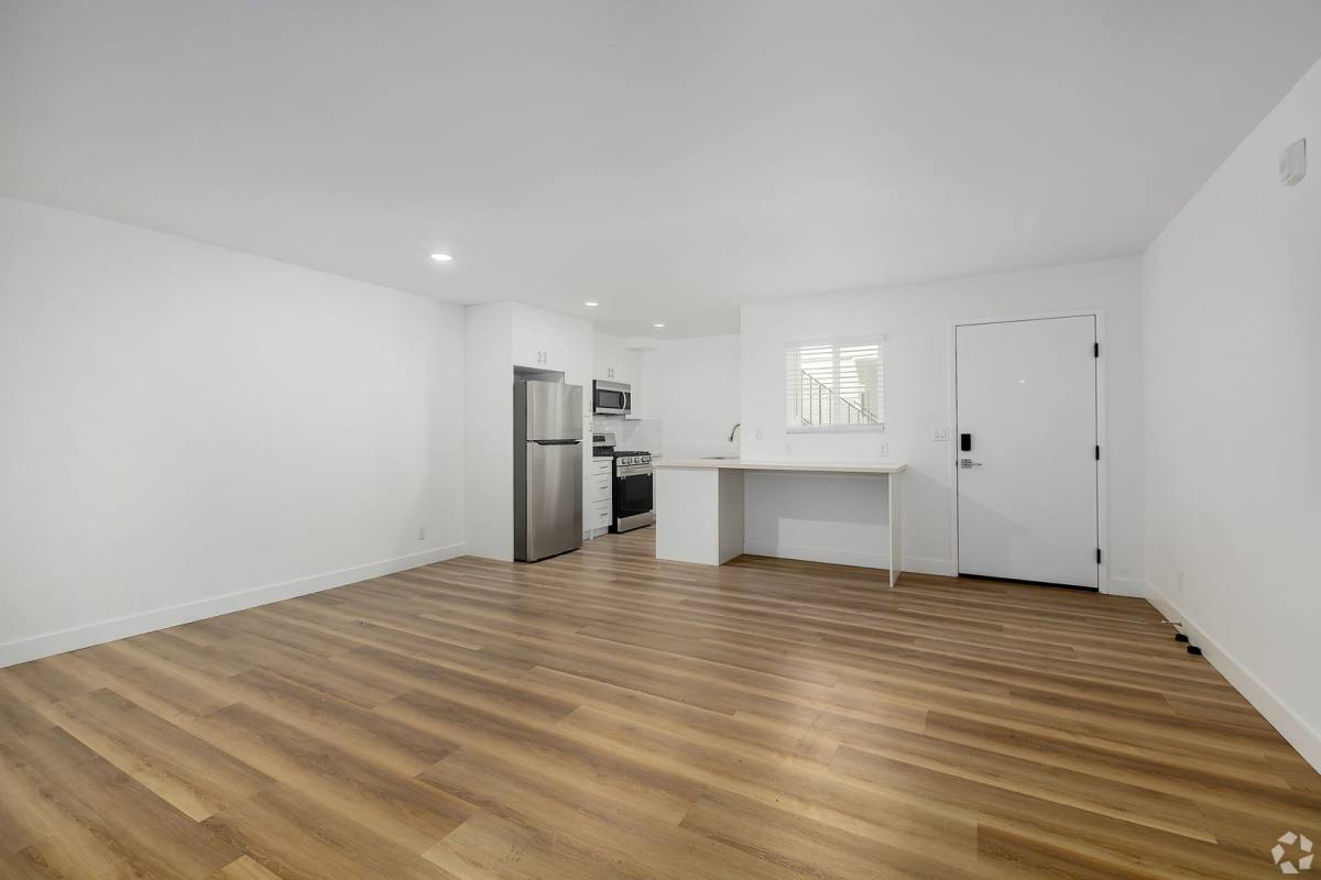 Townhouse for rent at 3630 Midvale Ave #1, Los Angeles, CA 90034