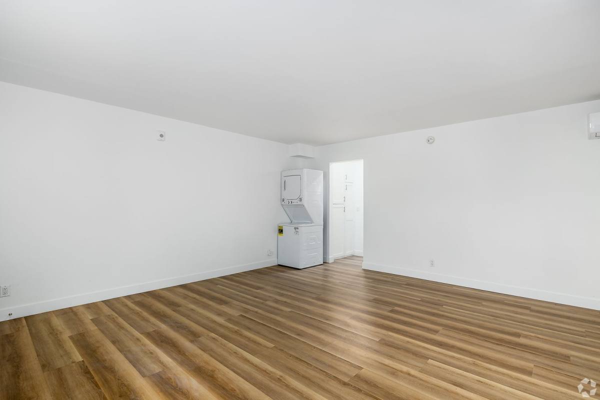 Townhouse for rent at 3630 Midvale Ave #1, Los Angeles, CA 90034
