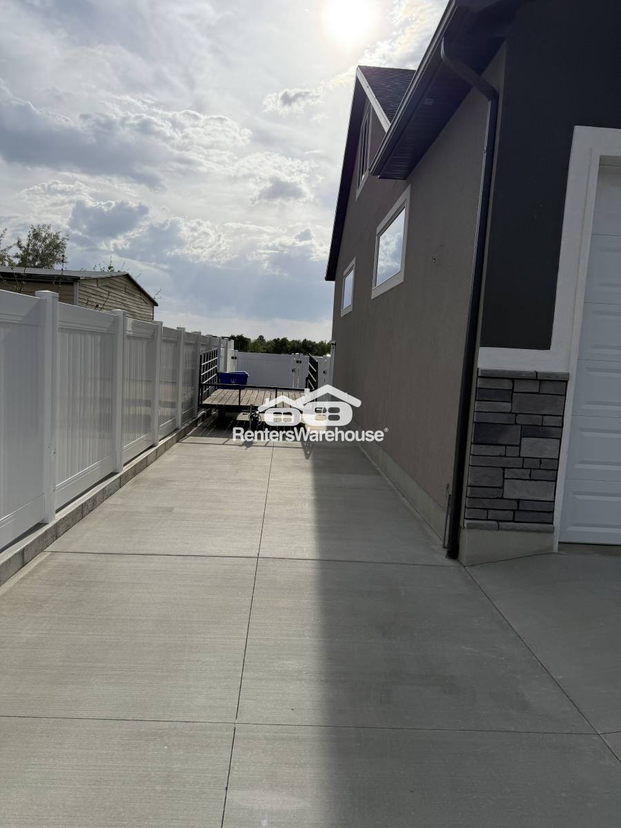 Apartment for rent at 373 N 2625 W, Clearfield, UT 84015