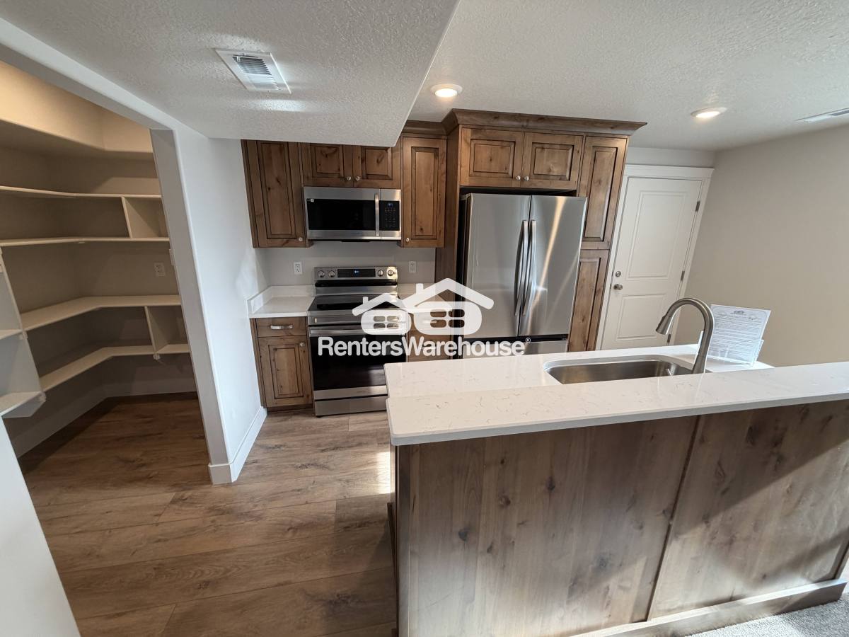 Apartment for rent at 373 N 2625 W, Clearfield, UT 84015